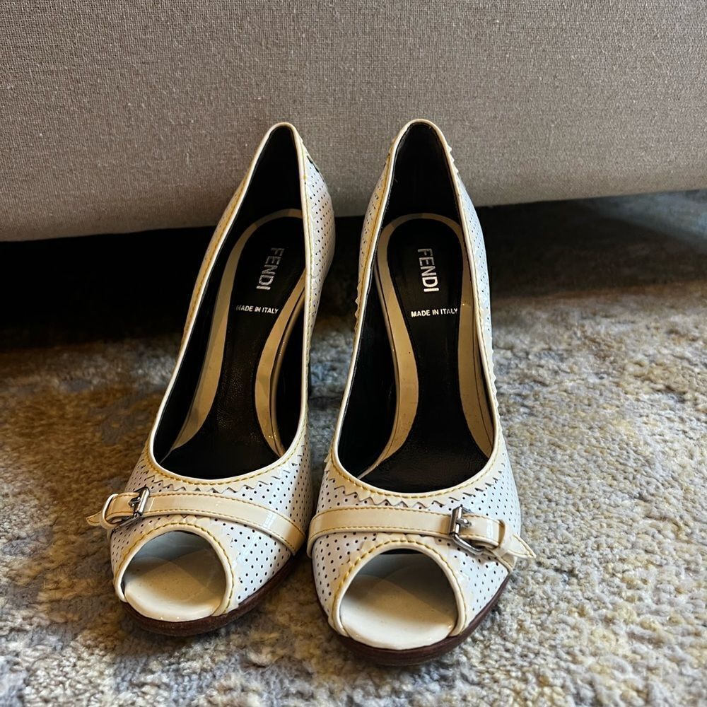 FEDI WHITE AND OFF-WHITE HEELS SIZE 7.5